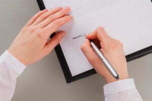 Female Entrepreneur Puts Signature On Official Agr 2022 02 05 10 59 05 Utc 1 300x200