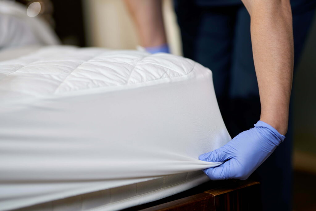 If I’m a Contract Worker, Do I Have Joint Employers? Housekeeper In Gloves Changing Bedding In Hotel Ro 2021 11 03 18 18 23 Utc 1024x683